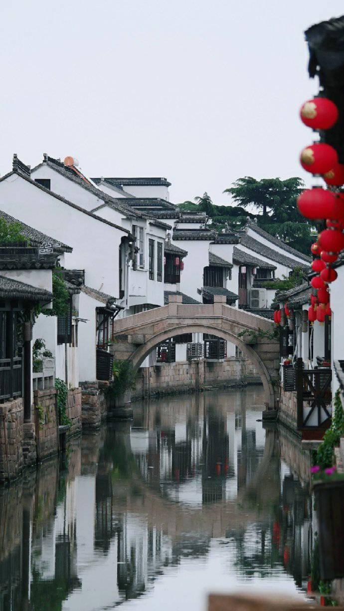 小球进黑洞